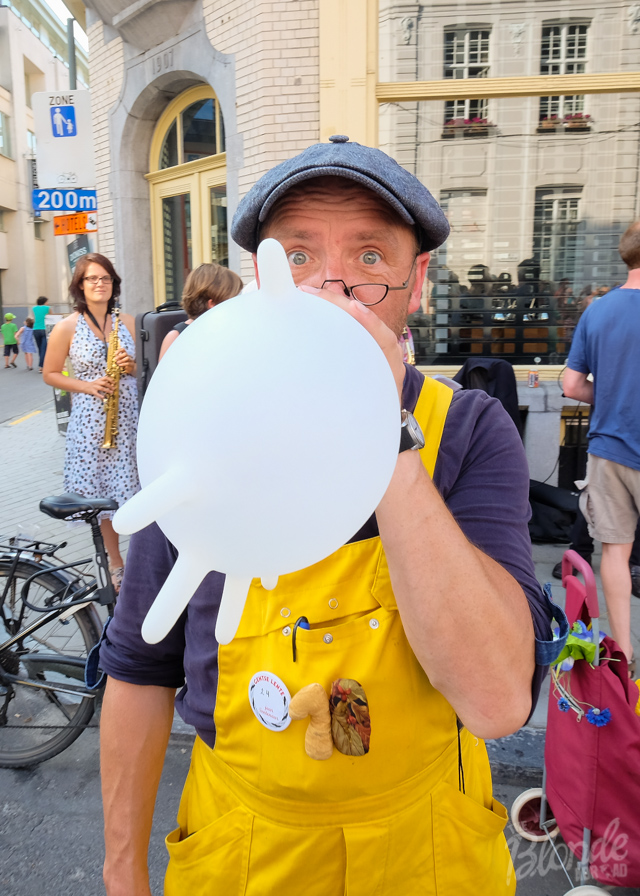 Street performer at Gentse Feesten