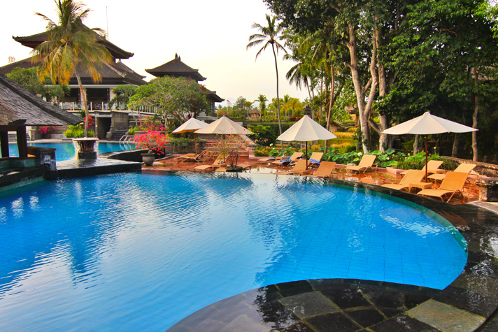 Poolside at Kamandalu